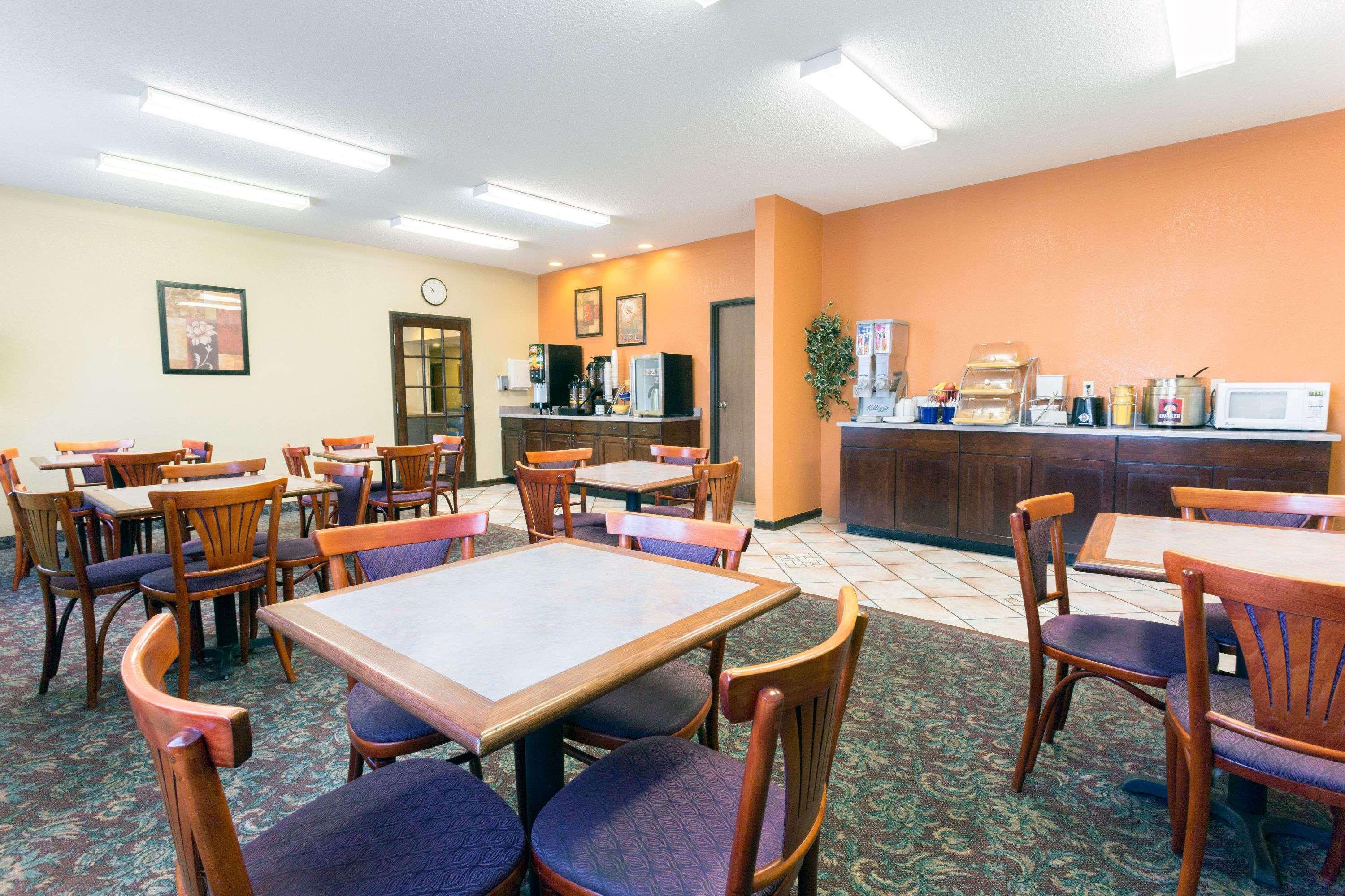 Days Inn By Wyndham Colorado Springs Airport Extérieur photo